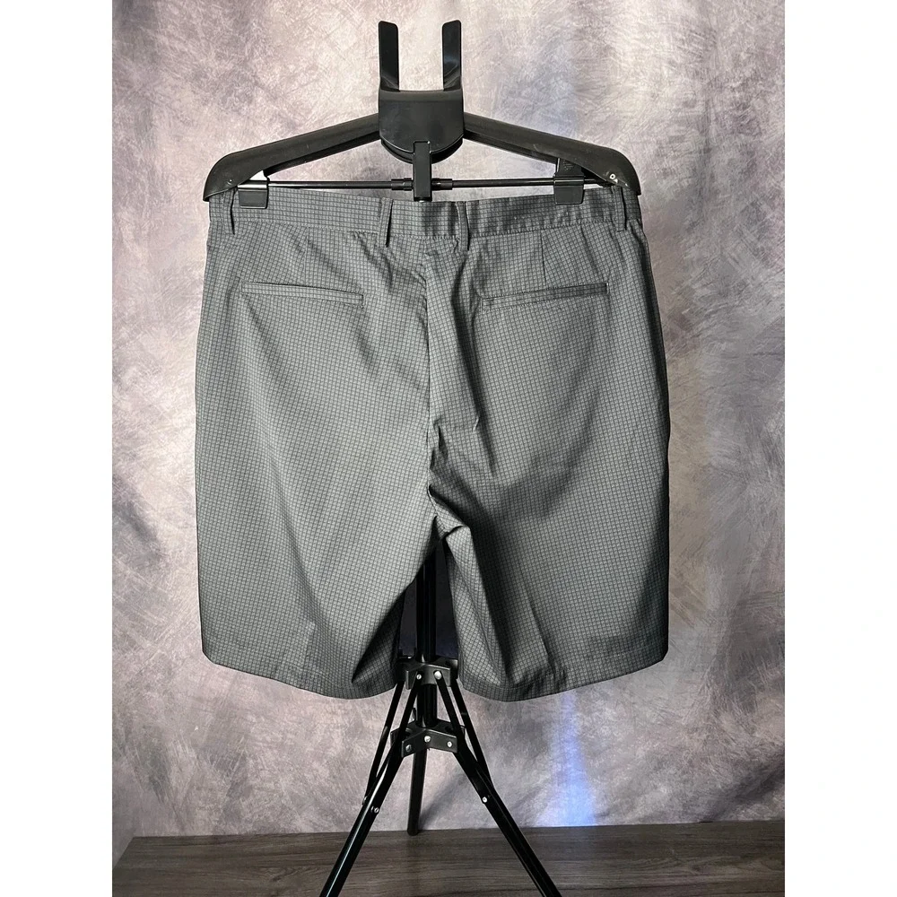 Greg Norman Shark Performance Golf Shorts Dark Gray Men's 36 Check Flat Front